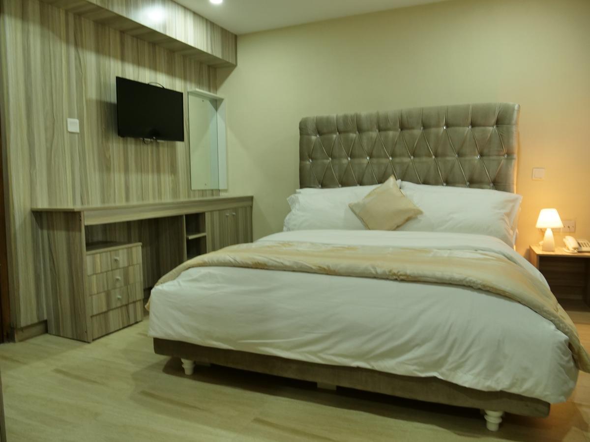 Alexia'S Place Hotel Lagos Dış mekan fotoğraf