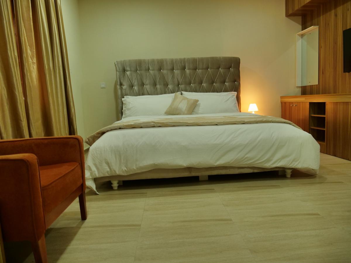 Alexia'S Place Hotel Lagos Dış mekan fotoğraf