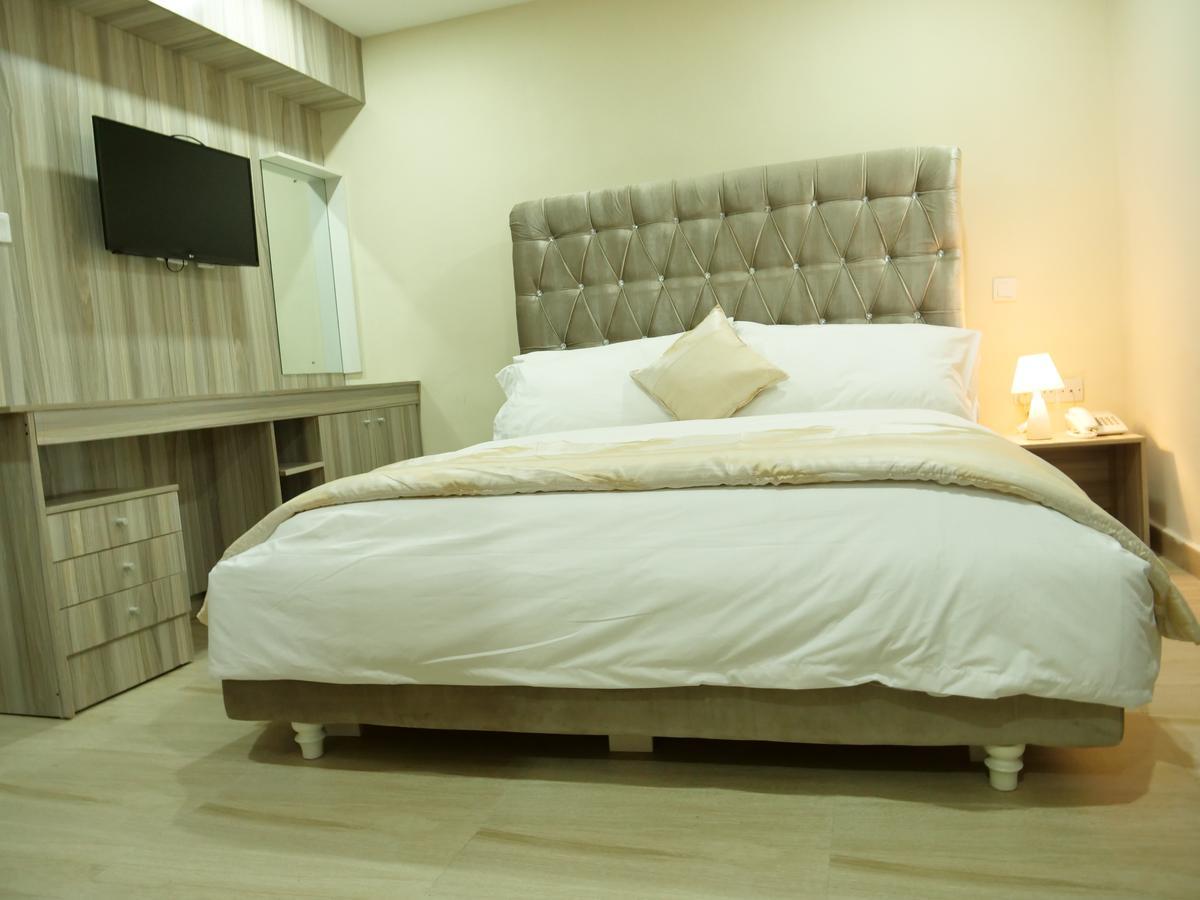 Alexia'S Place Hotel Lagos Dış mekan fotoğraf