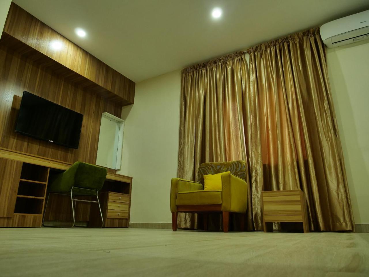 Alexia'S Place Hotel Lagos Dış mekan fotoğraf