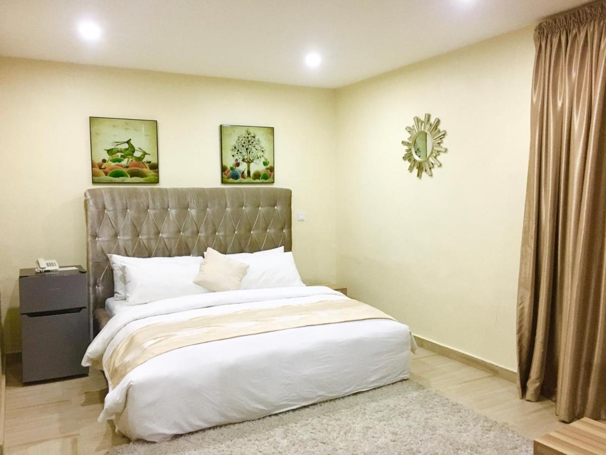 Alexia'S Place Hotel Lagos Dış mekan fotoğraf