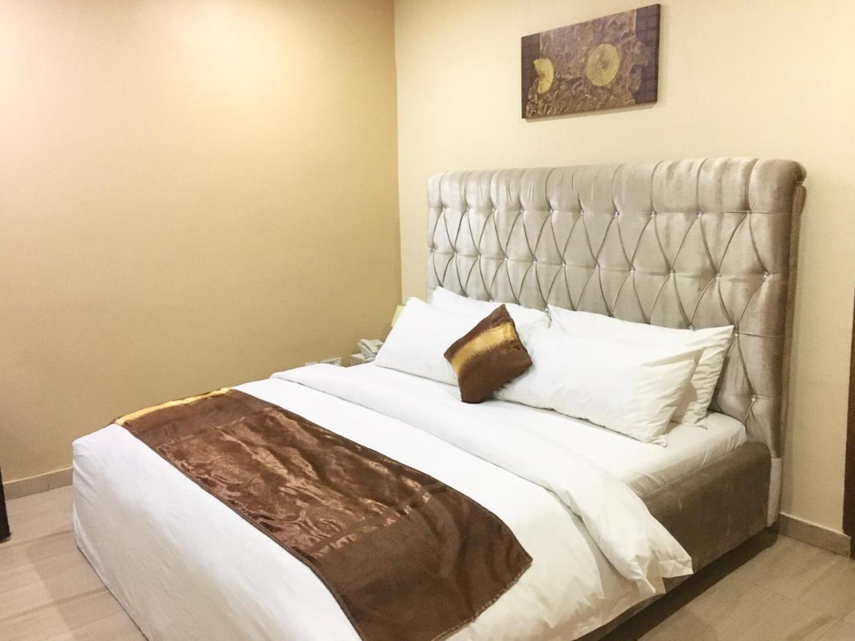 Alexia'S Place Hotel Lagos Dış mekan fotoğraf