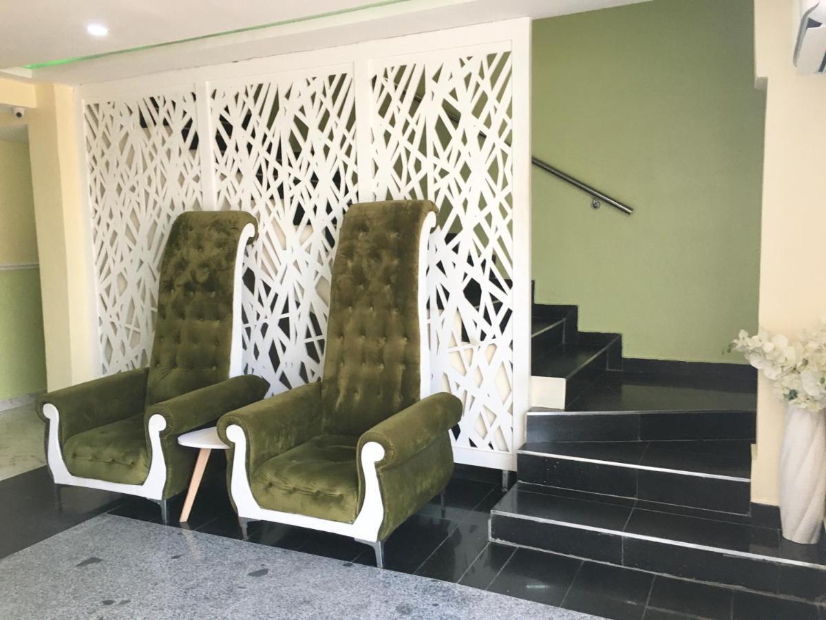Alexia'S Place Hotel Lagos Dış mekan fotoğraf